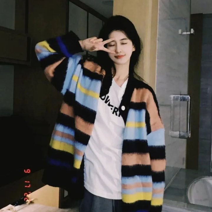 余小姐每天只想朝九晚五